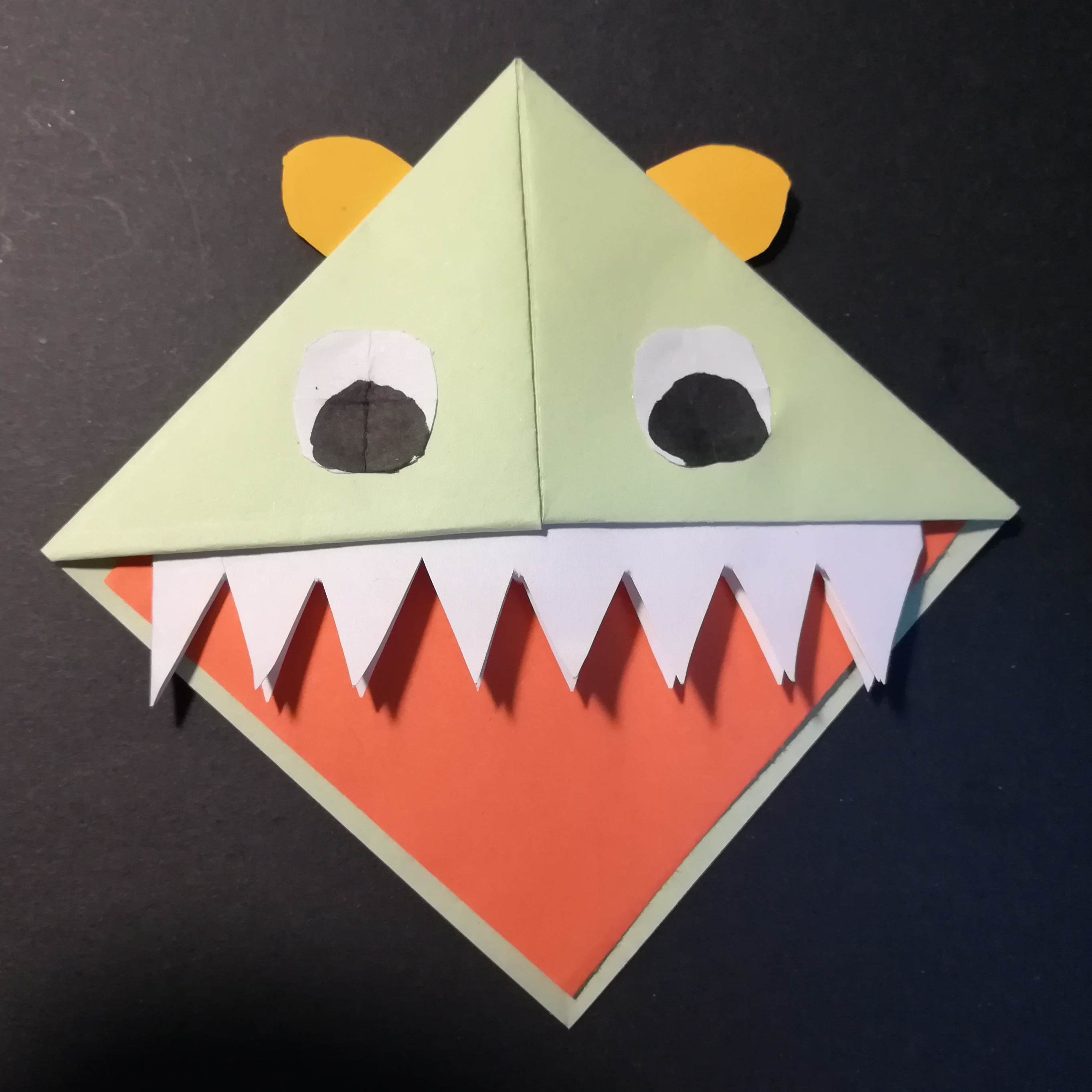 趣味折纸 04-1520:29 情侣之间在热恋的时候,都会赠送彼此礼物,以此来