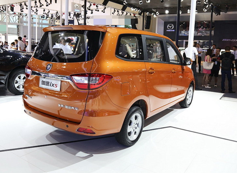 北京伽途ix5:可以说是夜晚的一道风景,开起来十分炫酷!