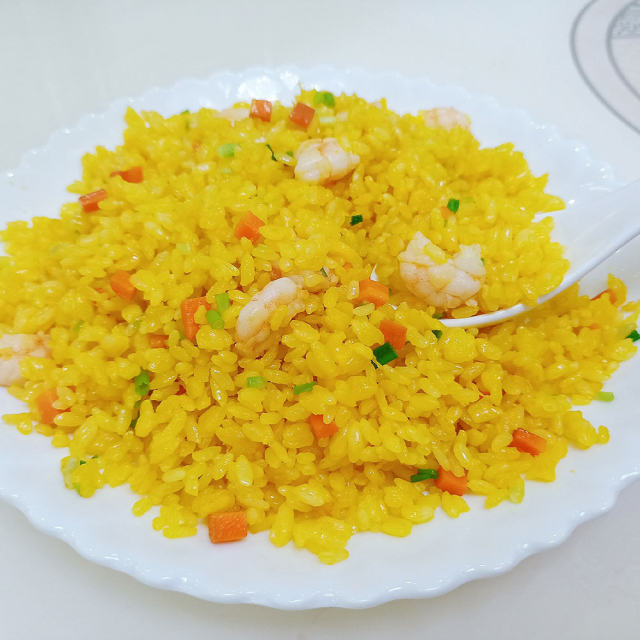 黄金虾仁炒饭的做法,米饭金黄饱满,一碗根本不够吃!