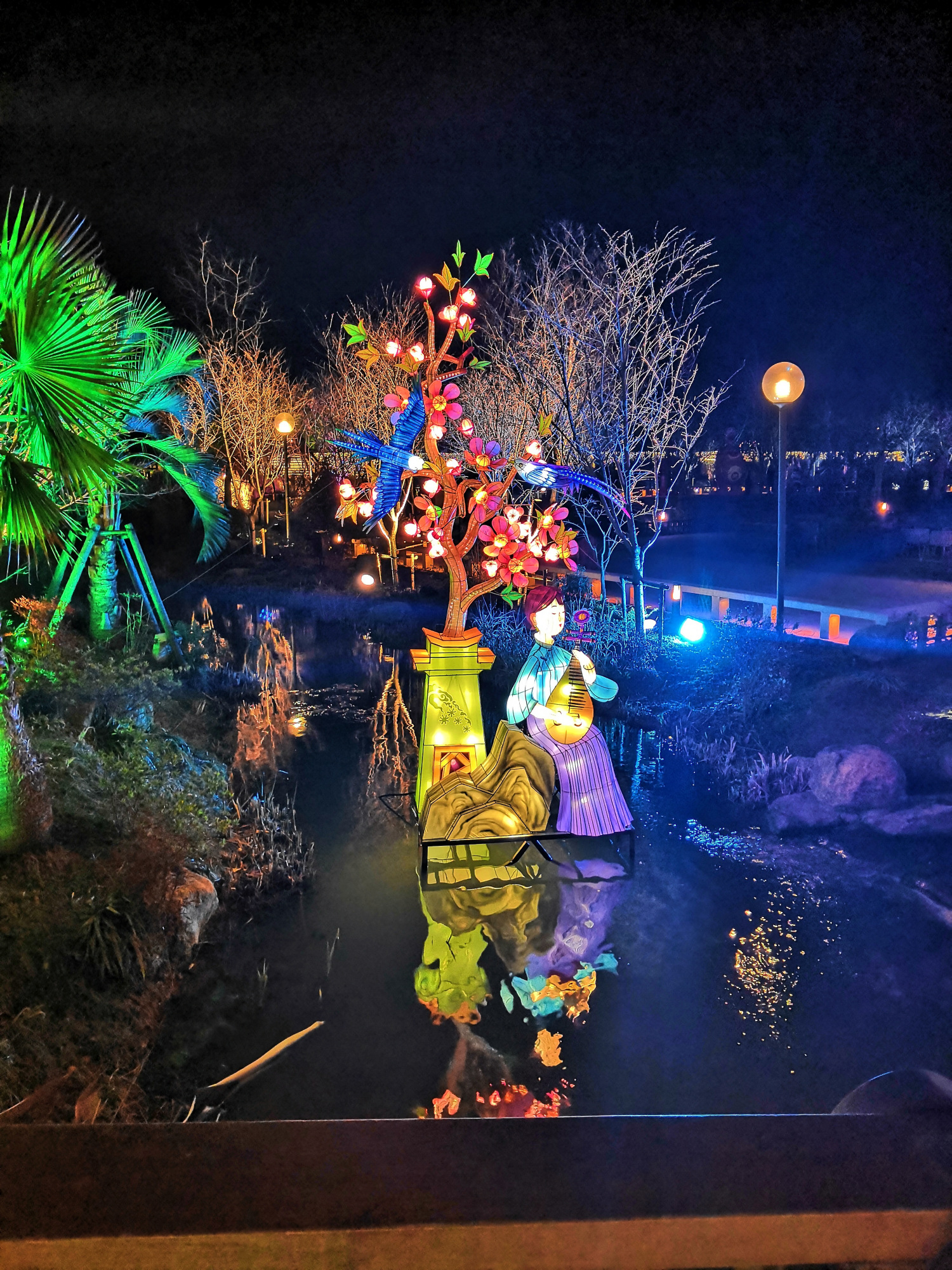 拈花湾夜景,灯光璀璨,花灯缤纷多彩,美轮美奂