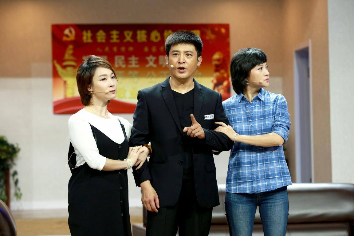 第一次登上中央电视台春节联欢晚会的舞台,当时表演的是小品《纠察》