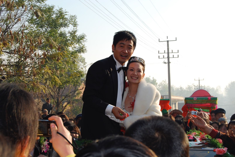 程莉莎结婚十一周年,晒与郭晓东年轻旧照,网友:"神仙爱情"