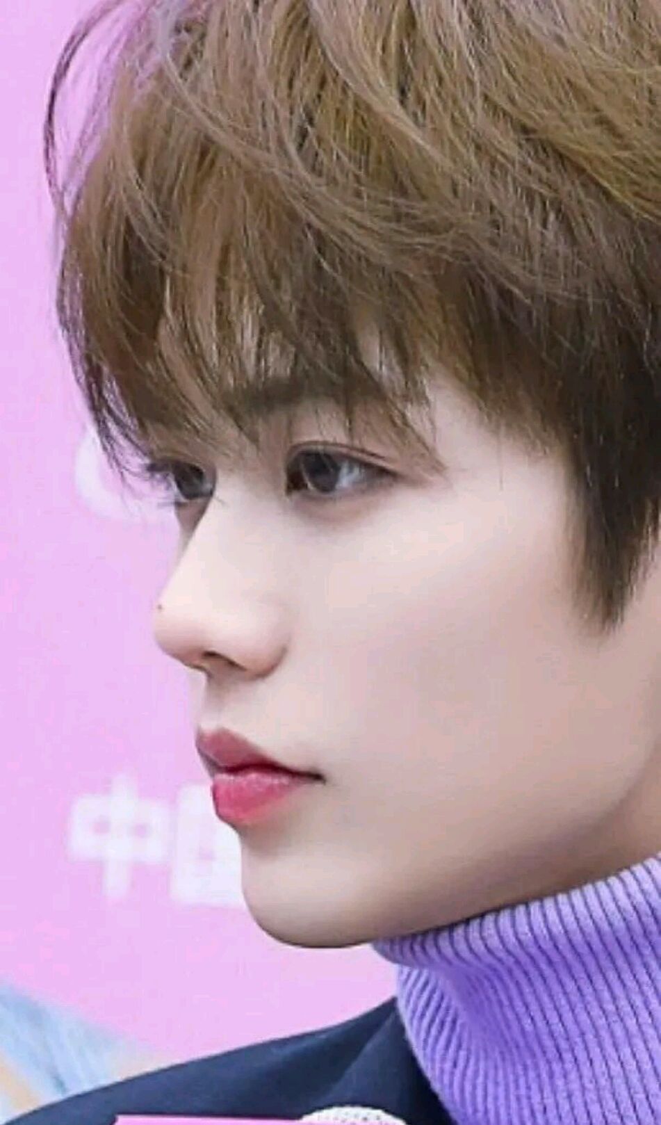 美男痣:易烊千玺眉心痣,肖战唇下痣,胡一天鼻尖痣,夏之光泪痣