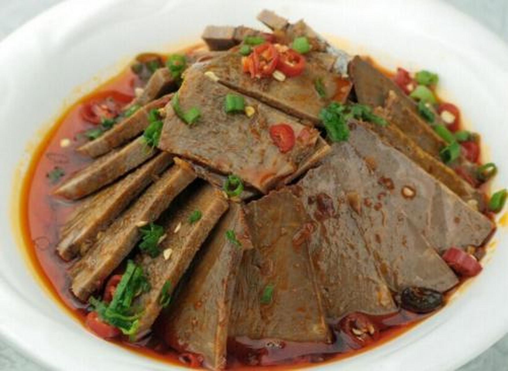 城市小吃地图#炒肺片的做法历史悠久,在制作过程中您也能感受到这些