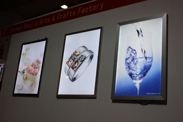 「哈尔滨广告」超薄灯箱介绍