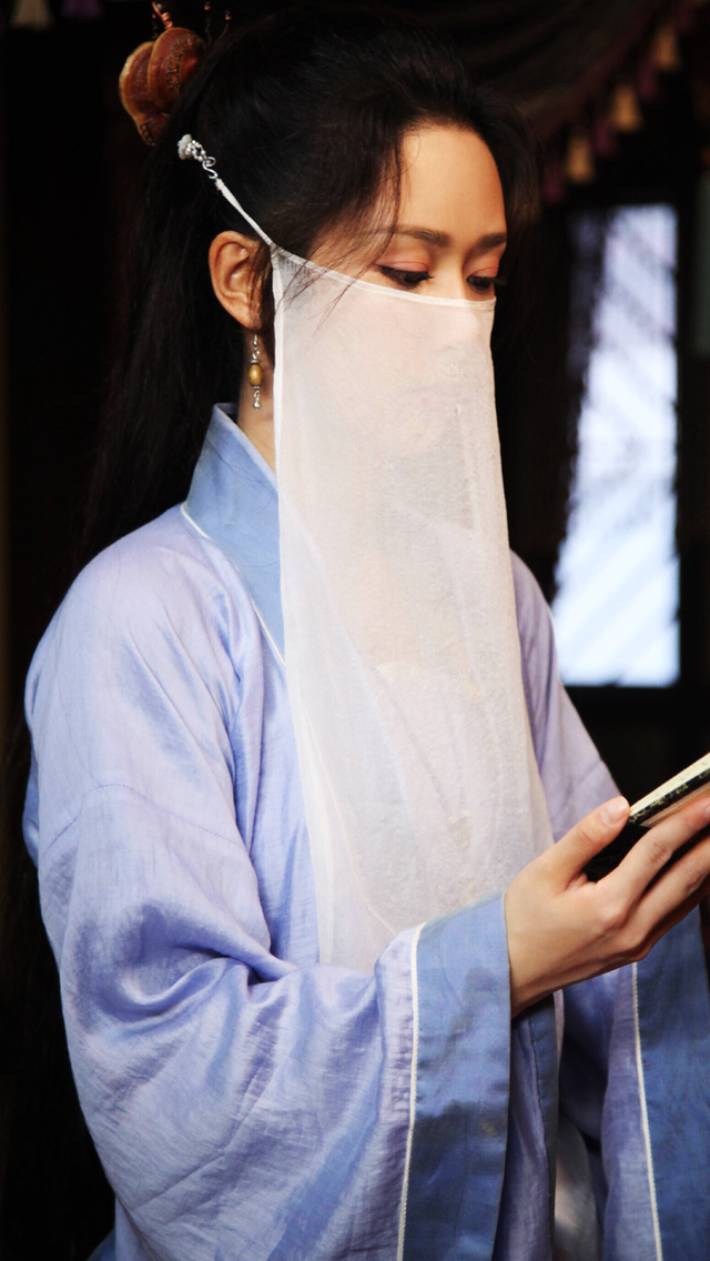 杨紫锦觅面纱蓝衣造型,瘦下来的杨紫真的是小仙女!