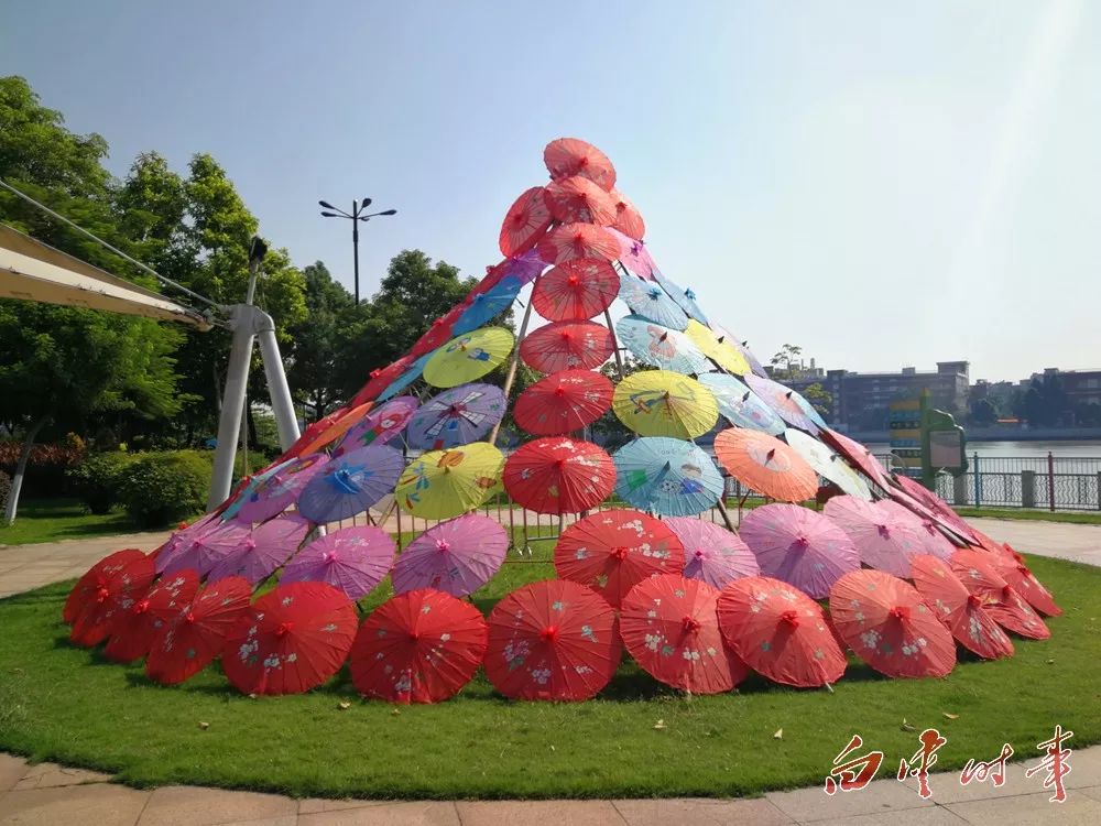 首届油纸伞文化节惊艳登场!2000把工艺伞撑开一个新世界