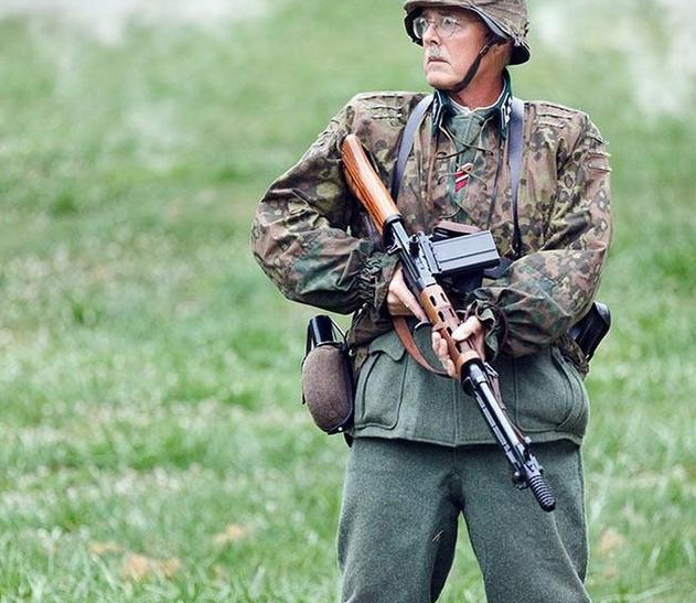 二战德军空降兵的特殊武器:fg42伞兵步枪!