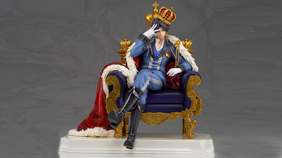 绚烂的宝座,华丽的王冠和披风,雅的坐姿还有充满自信笑容