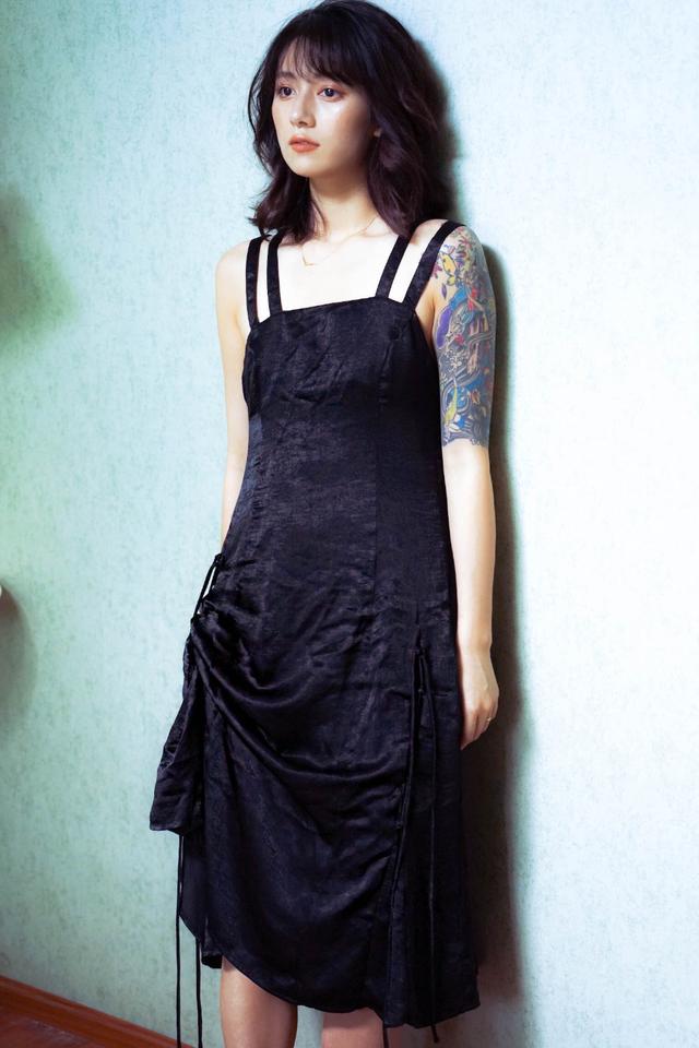 李诞女友真可爱,日系清纯脸迷倒众人还不算,时尚换装纹身更迷人