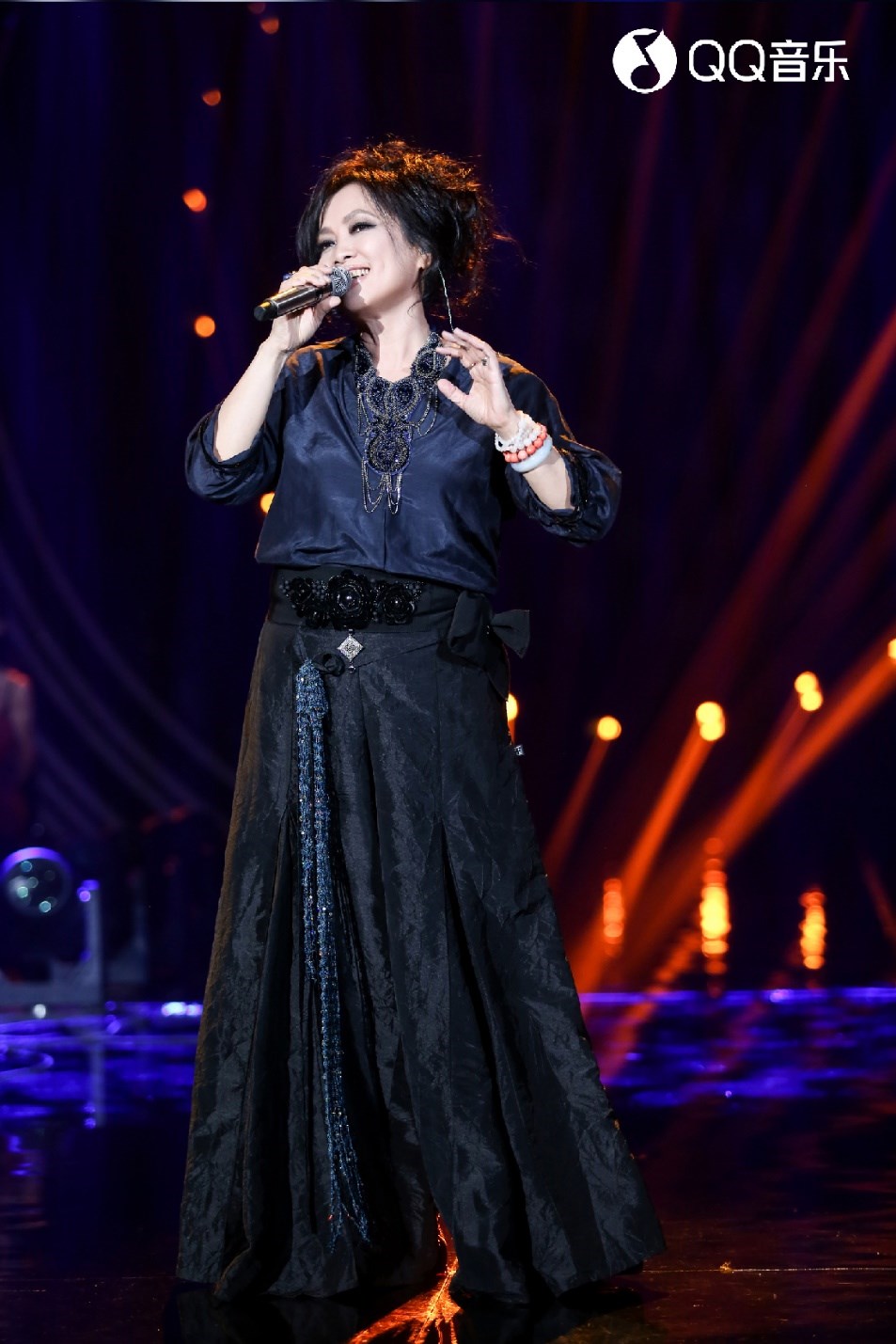 《歌手》吴青峰温柔演绎《逃亡》,实力上榜qq音乐人气金曲榜