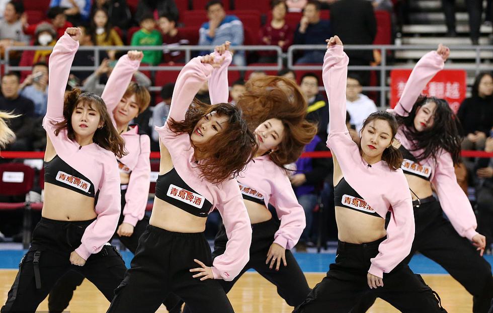 篮球宝贝婀娜多姿美艳动人 秀性感热舞 舞姿妖娆