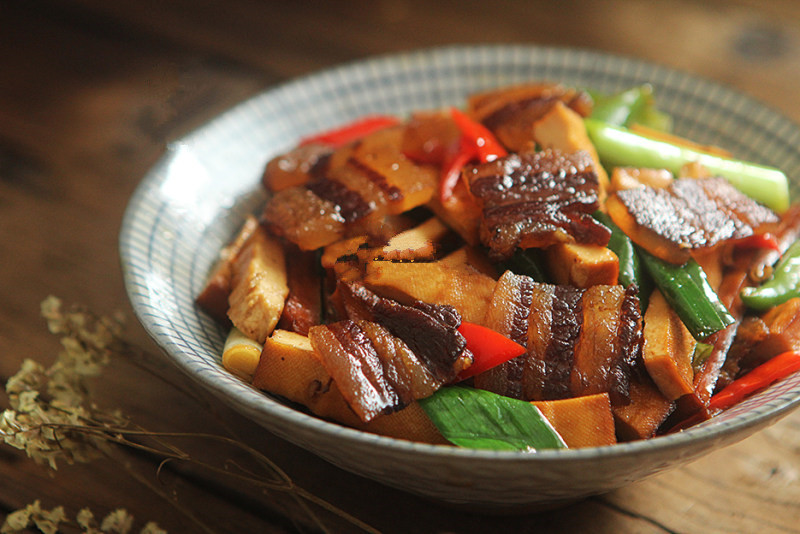 每年快过年时候,奶奶都会做豆干炒腊肉,味道比妈妈做的还好吃