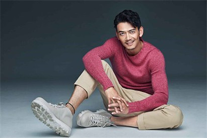 杨烁:身材高大魁梧,笑容迷人,他是当之无愧的偶像