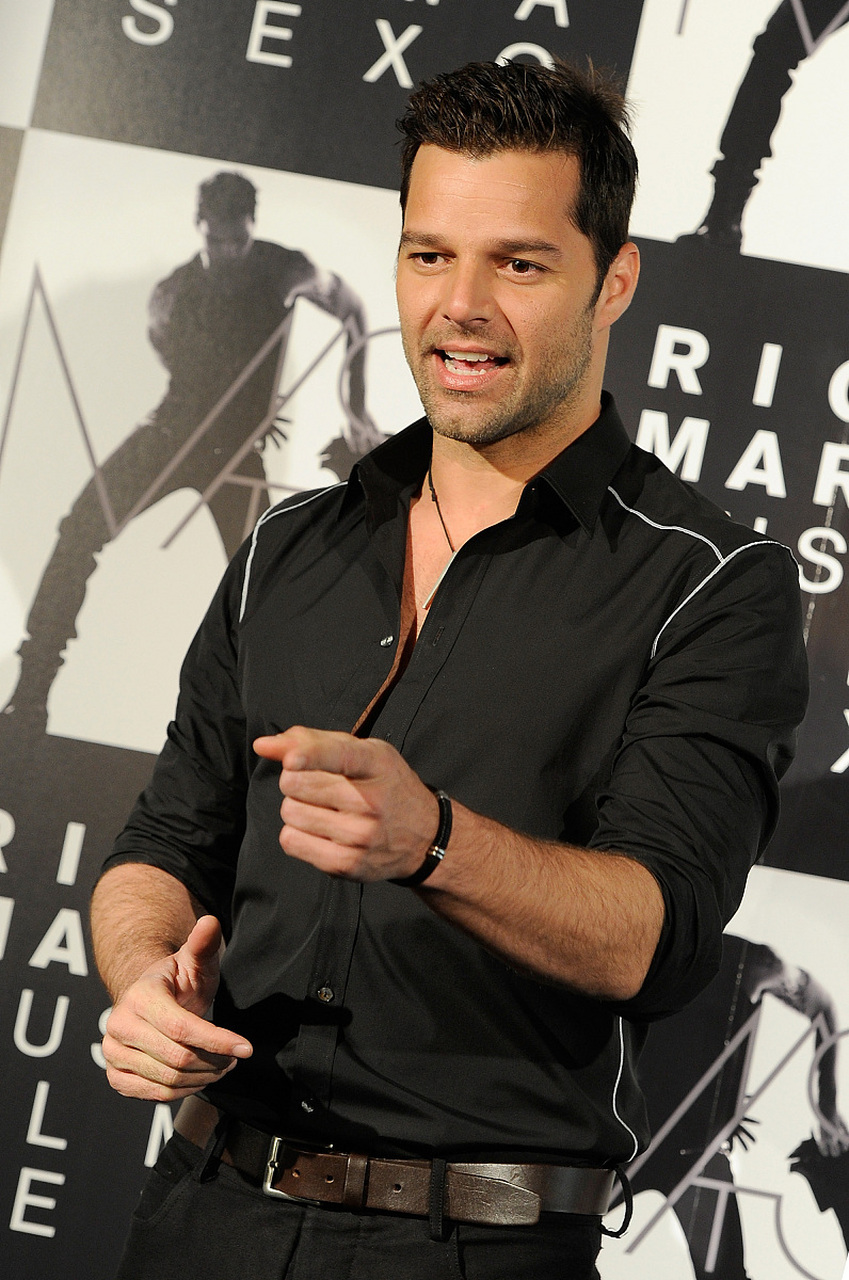 ricky martin(瑞奇·马丁)在1998年法国世界杯上的主题曲《生命之杯