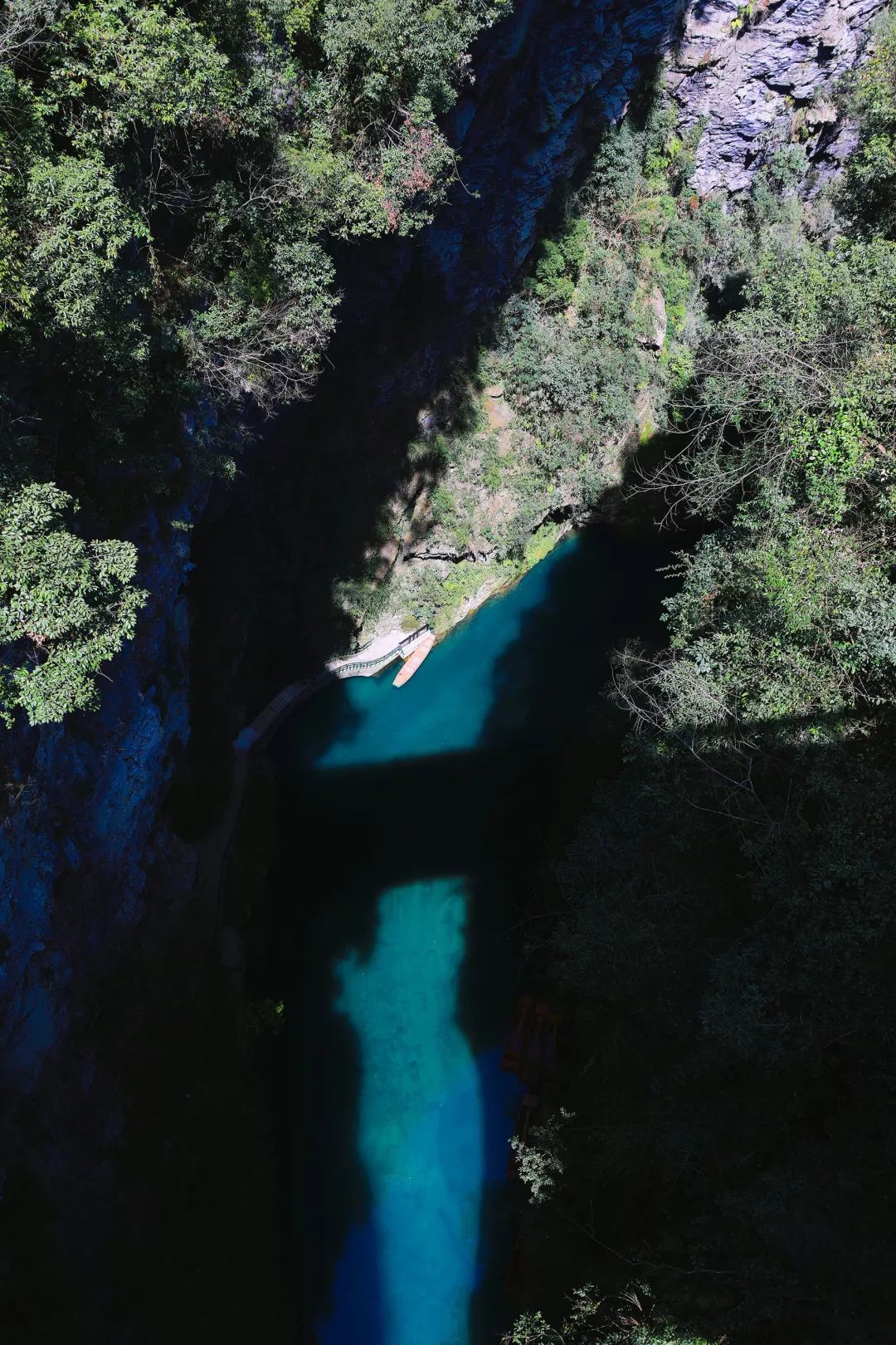 来鹤峰玩,要拍网红悬浮照不止屏山躲避峡!