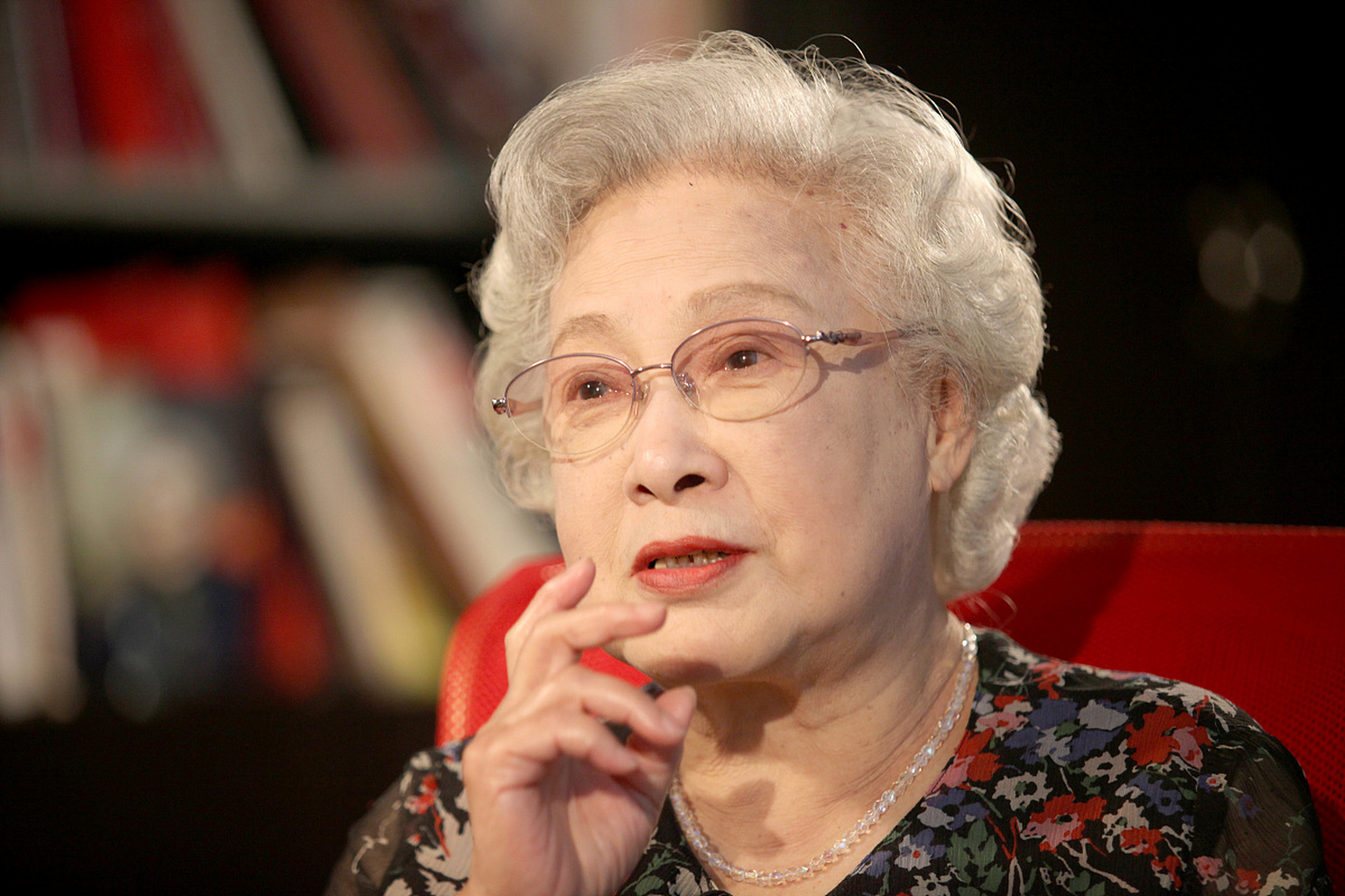 秦怡:一婚被丈夫以死逼婚,二婚丈夫出轨亲妹,她说:都是我的错  秦怡