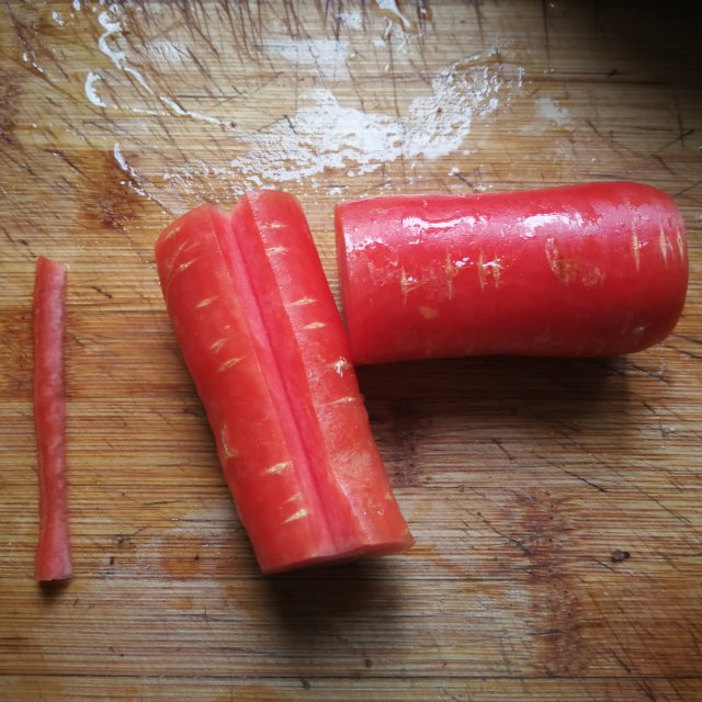 第3步,胡萝卜剞花刀.