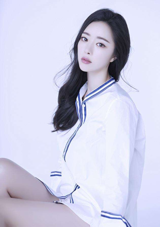 可爱性感的韩国女演员洪秀儿