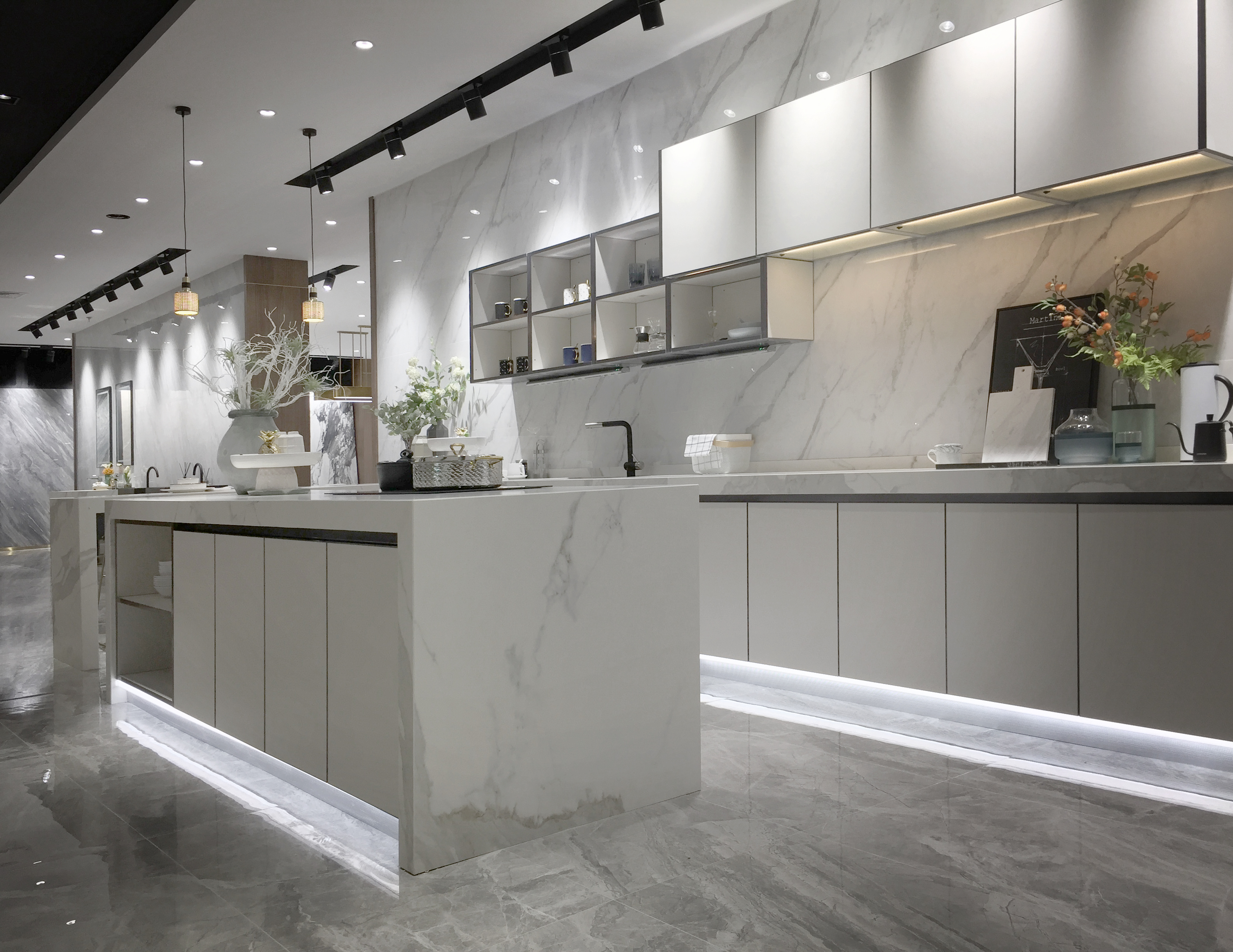 厨房当选「依诺原装进口岩板」