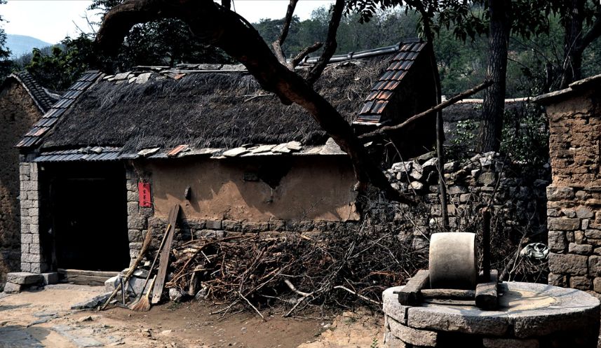 《消失的故乡》 朱哥亮 茅草房 老坑塘 白发爷奶健壮爹娘 记忆里 故乡