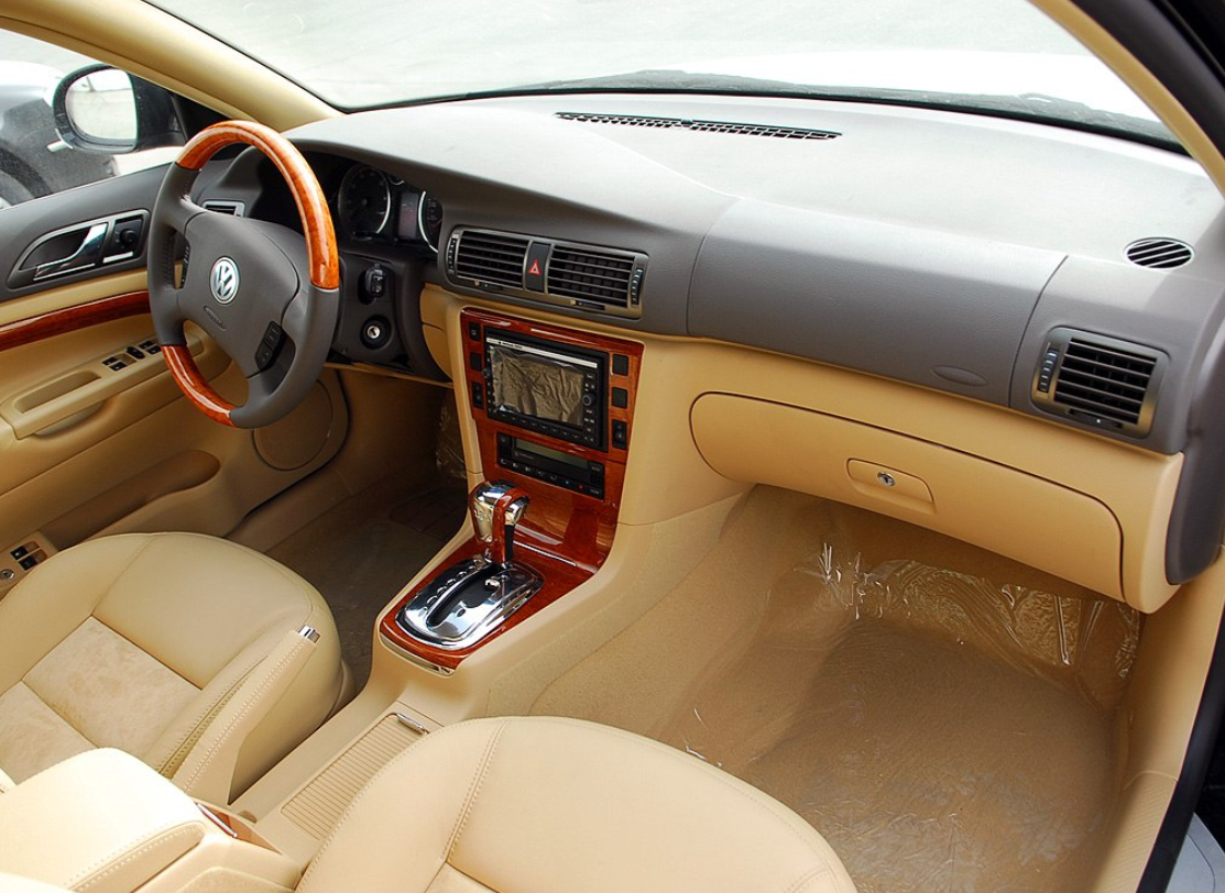 passat领驭优雅大气的外观,精美绝伦得内饰,在外很受欢迎