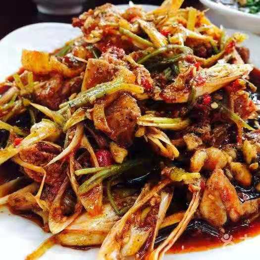 新疆回民凉拌鸡,是一道麻辣鲜香的开胃特色菜