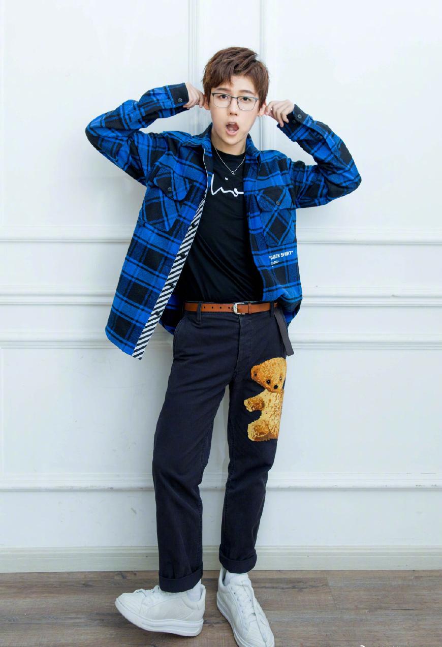 刘维真不是gay,"娘"只是他的人设罢了,而且他是有女朋友的,是个圈外人