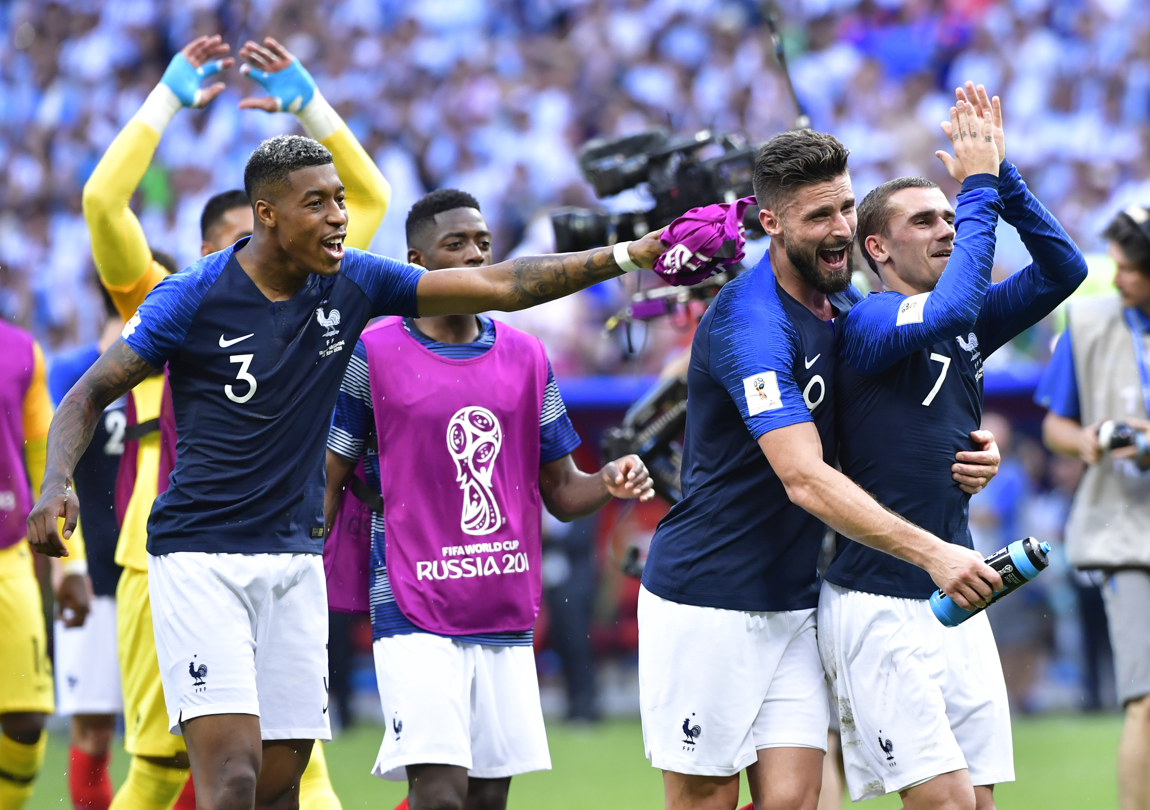 足球——法国队晋级八强(11)