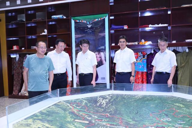 刘万祥莅临敦煌文化公司检查调研工作