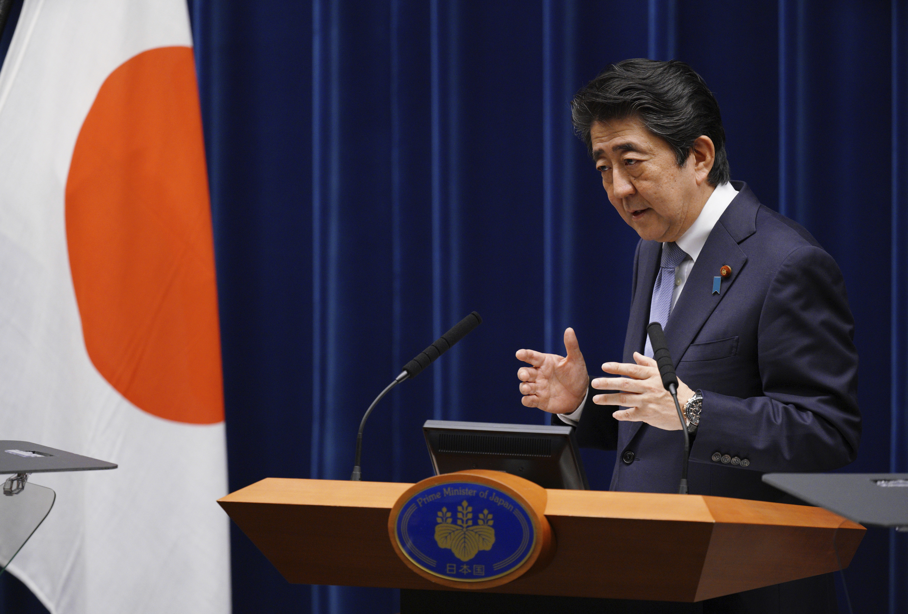 日本例行国会闭幕 安倍为政府丑闻道歉(3)