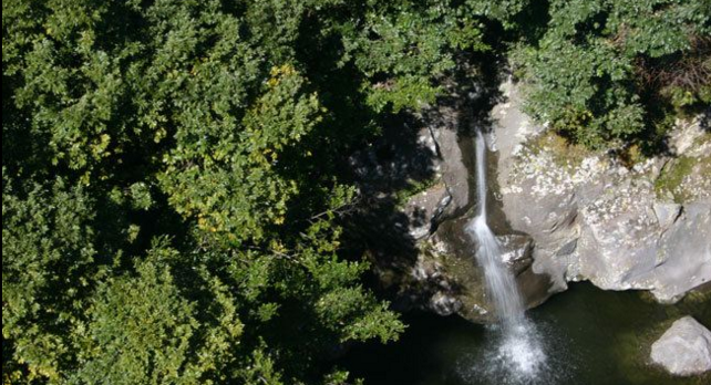 胖虎旅游:韩国西归浦市著名景点,顿乃克!