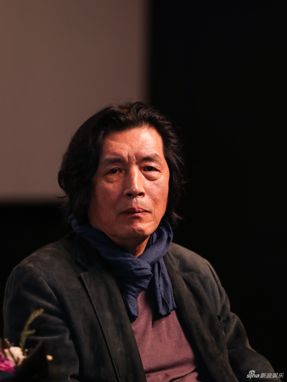 10月15日,韩国著名导演李沧东带着他的最新作品《燃烧》来到了第二届