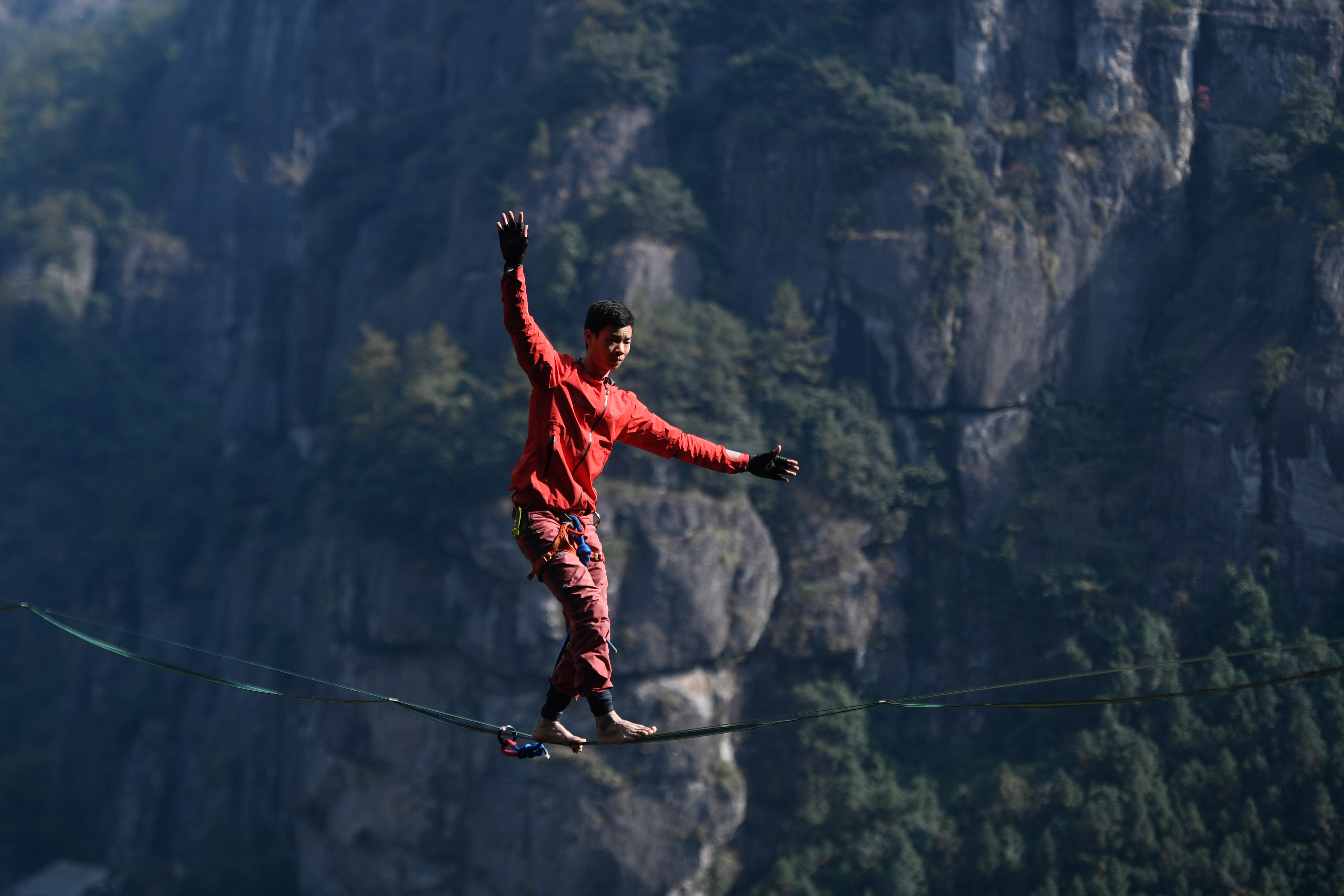 第六届全球高空扁带挑战赛在浙江仙居举办