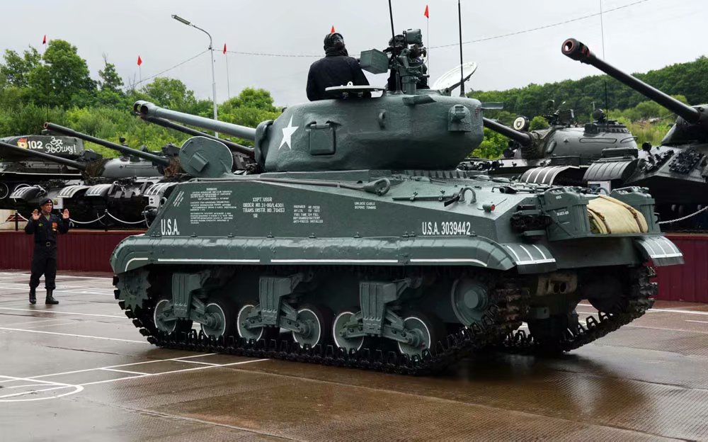 画蛇添足:俄罗斯修复m4a2"谢尔曼"装上步战裙板