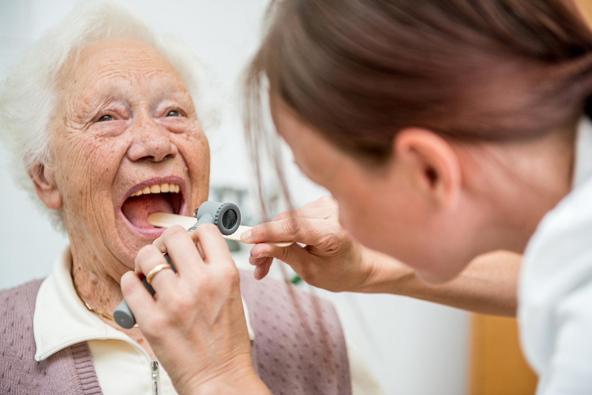 口腔健康影响生活质量,老人如何保持口腔健康  口腔健康与老年人的
