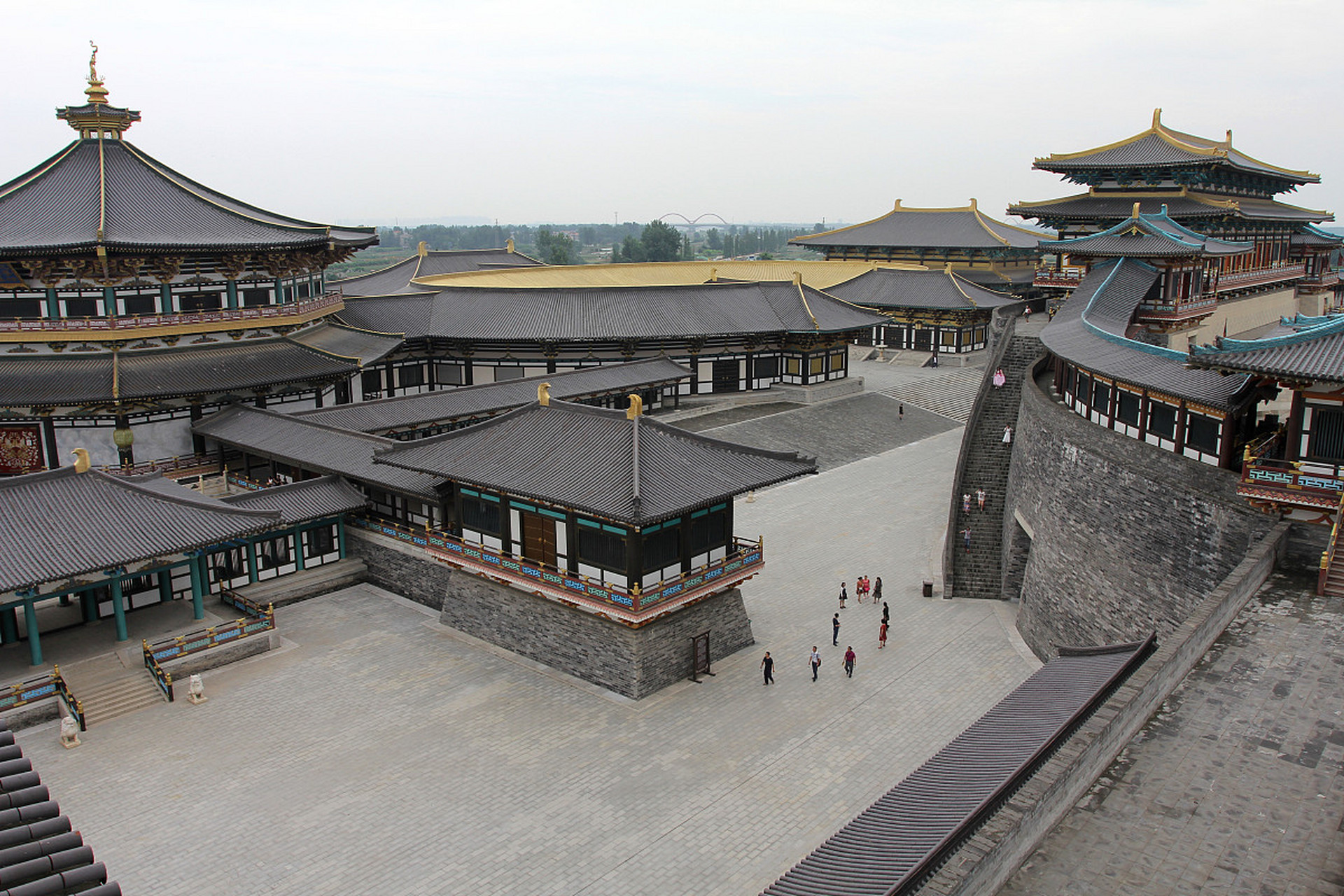 穿越时空的旅行# 唐长安城大明宫遗址,位于中国西安市,是唐代皇宫的