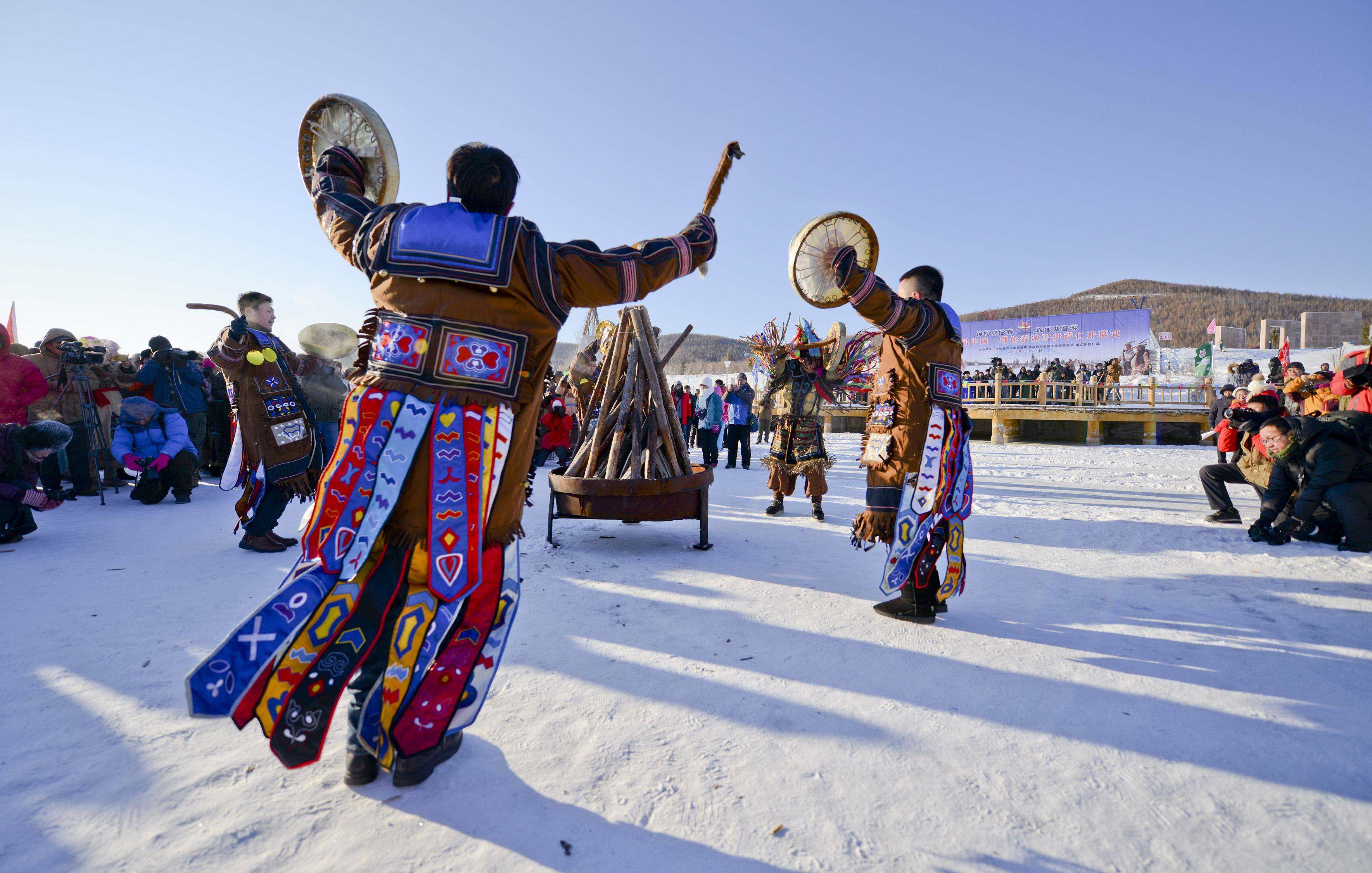 揭秘鄂伦春族曾经生活状态真实照片,图5是族里祭祀举行狩猎仪式