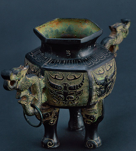 浅谈:中国古代早期的工艺美术中青铜器的象征