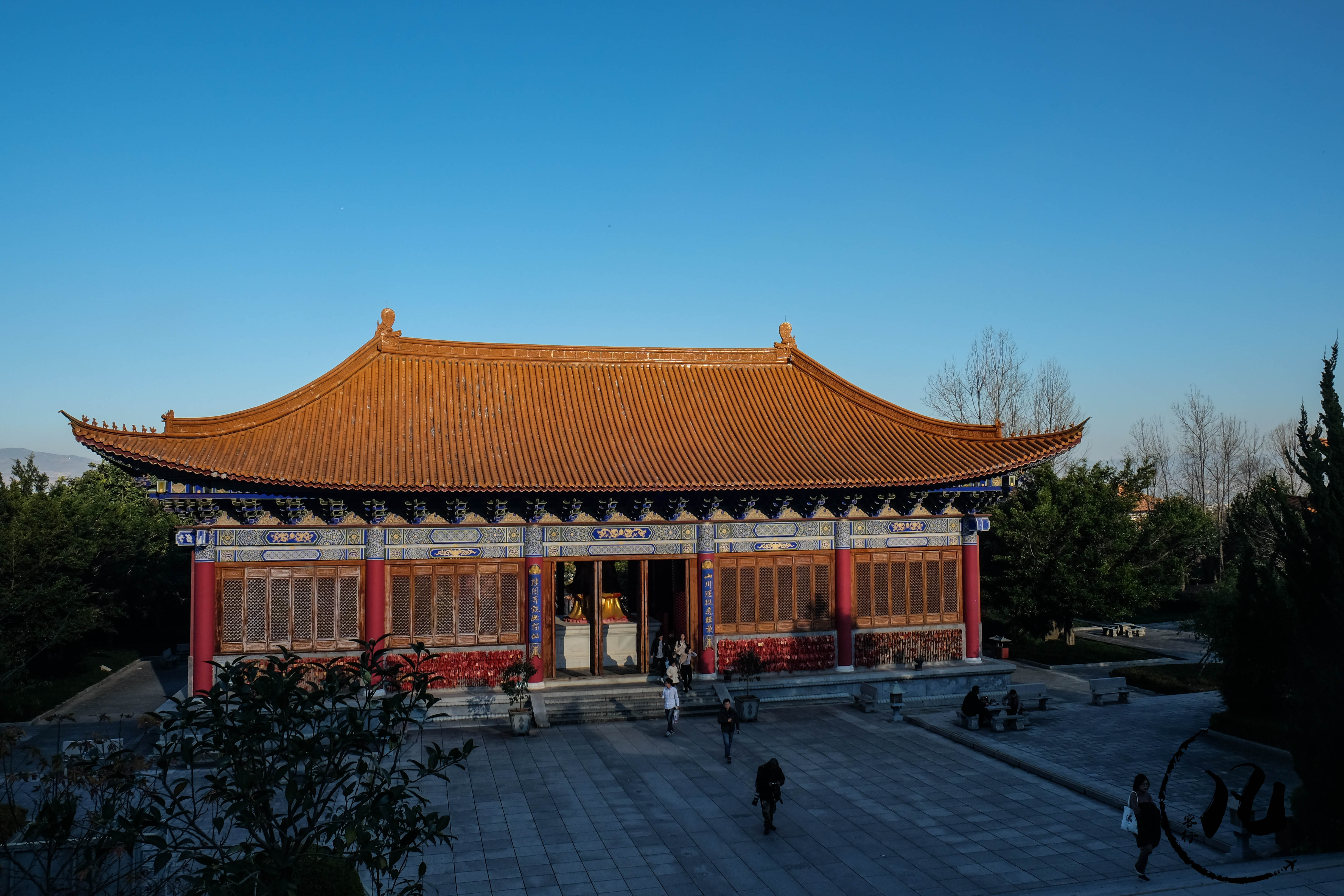 金庸也酷爱大理,在他的小说《天龙八部》里,称这里为"天龙寺".