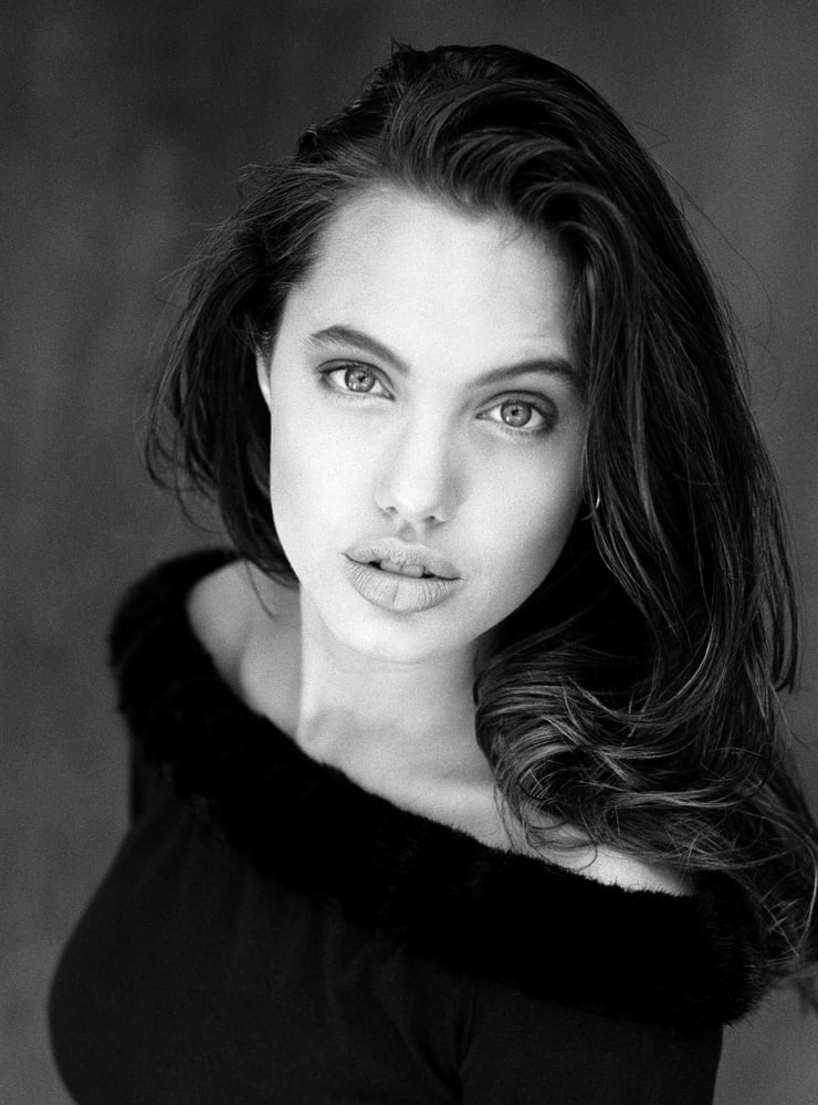 《古墓丽影》劳拉最佳真人——安吉丽娜·朱莉,美丽与野性并存