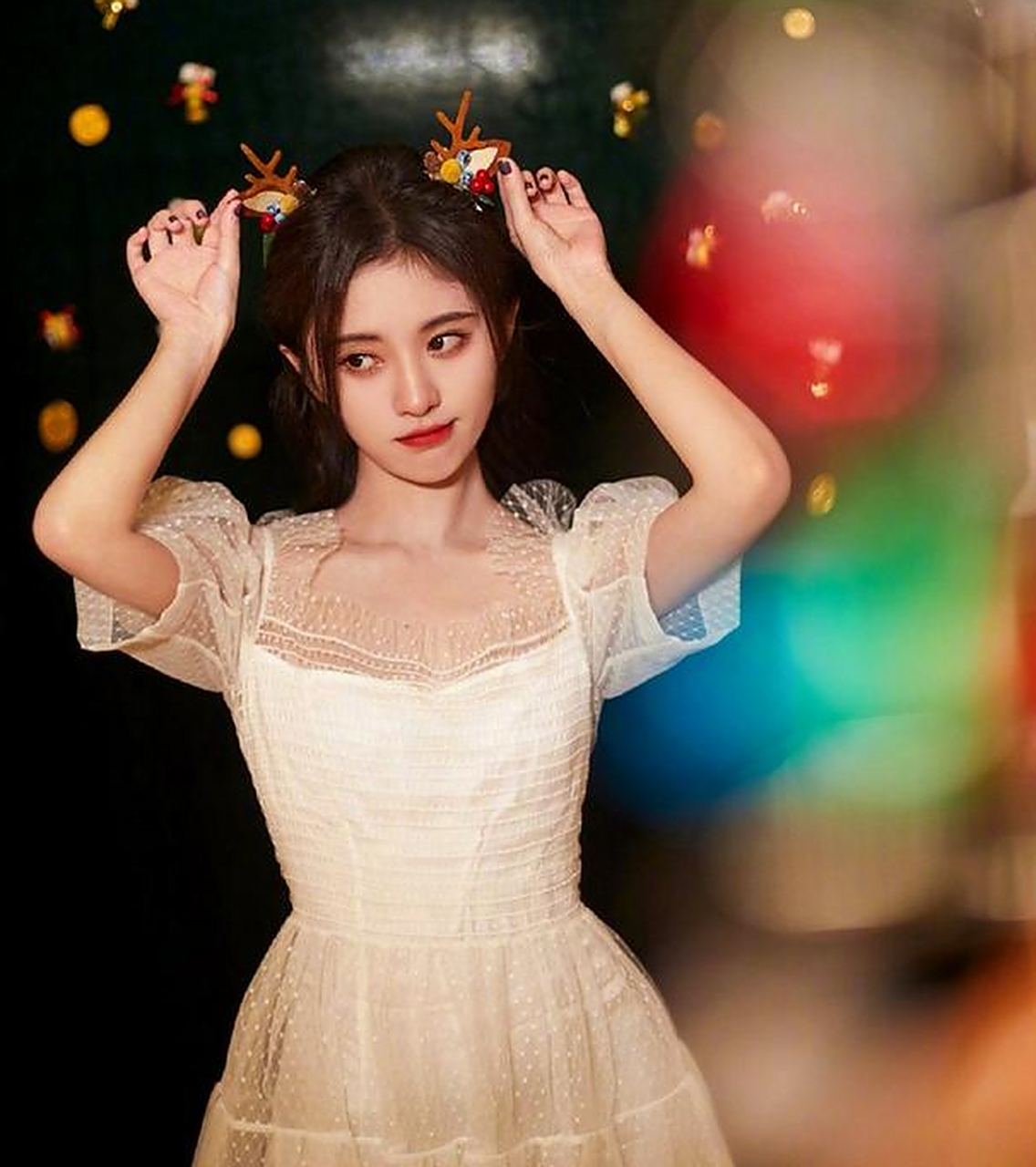 明星怎么过圣诞# "四千年美女"鞠婧祎的圣诞写真来了!