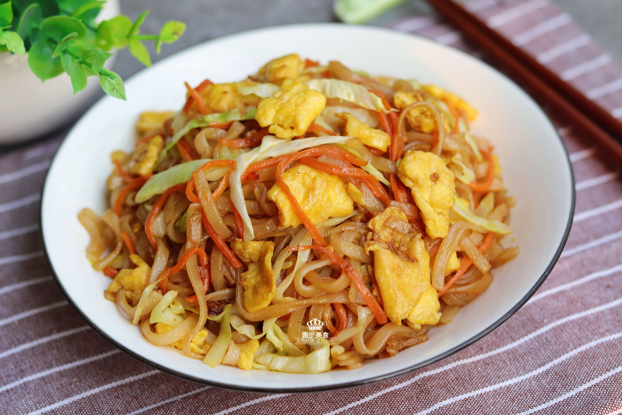 炒粉时总是容易断?教你正确做法,粉不断也不碎,比夜宵摊还好吃