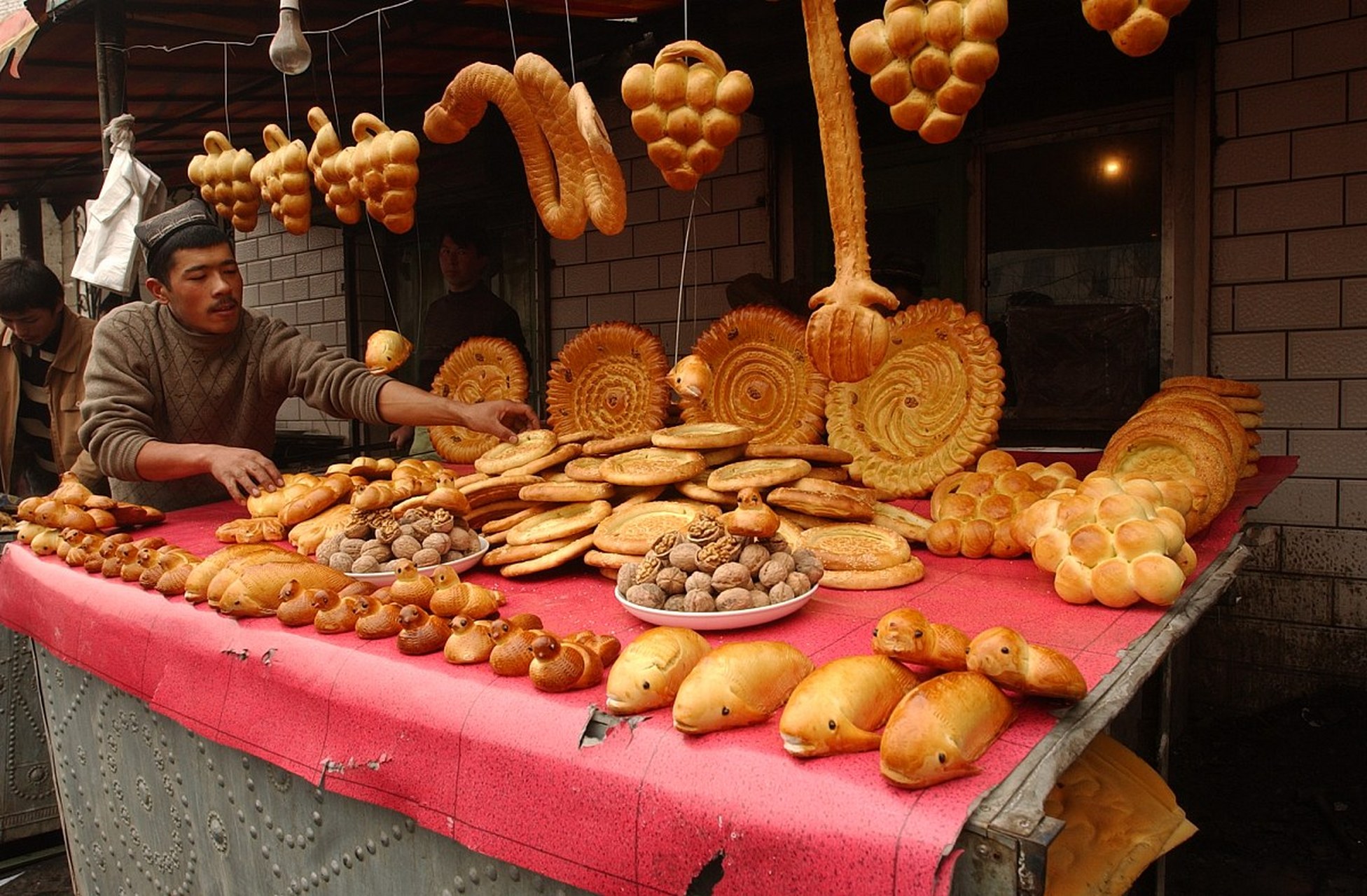 新疆是一个多民族,多文化,多风味的地区,其饮食文化也具有独特的特色.