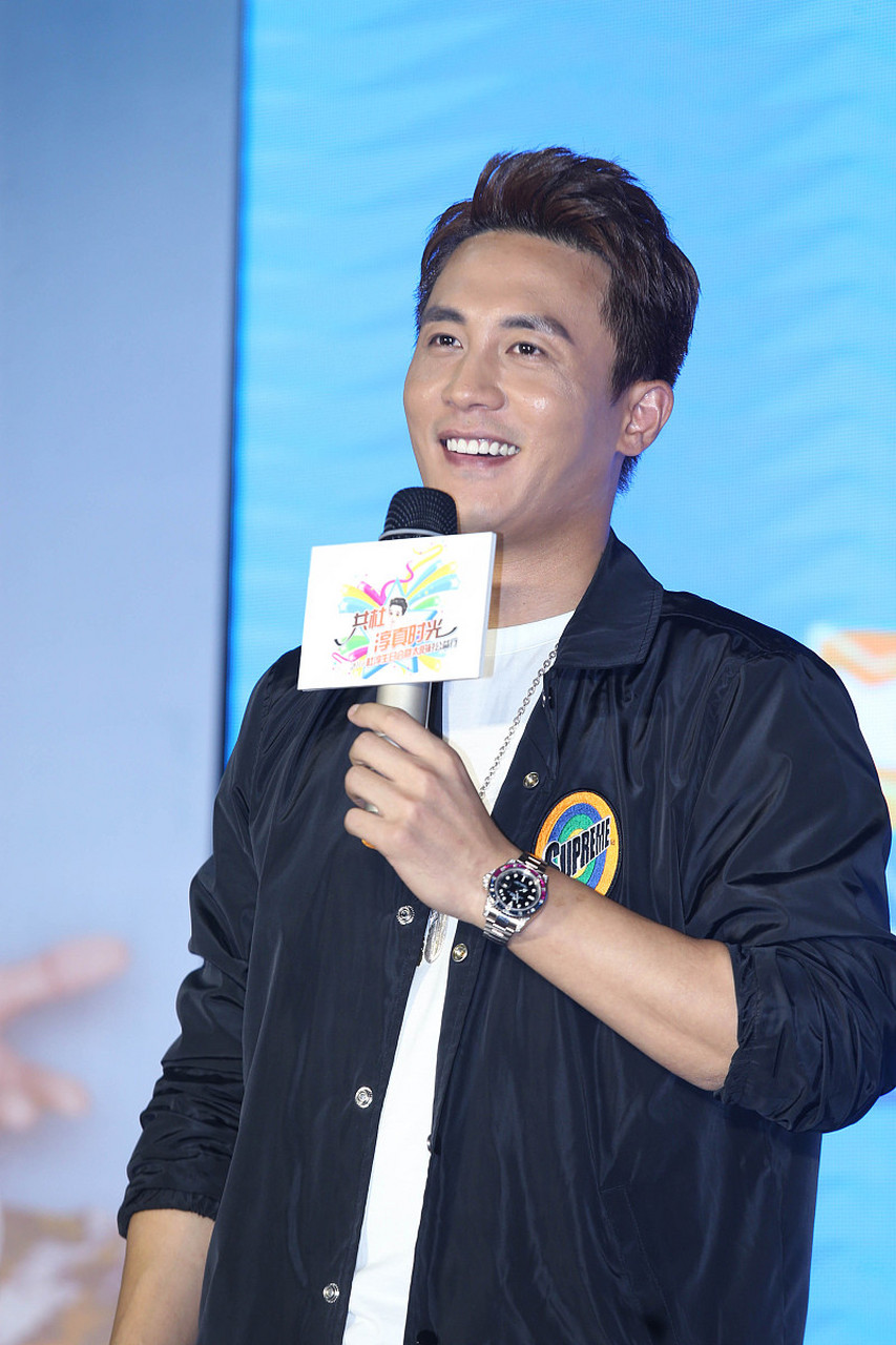 情人节杜淳老婆又在社交平台秀恩爱,俩人从结婚开始大家就不看好这段