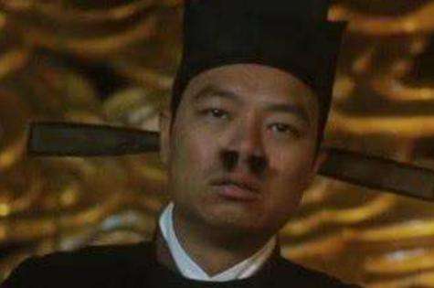 鼻毛"钻"出来,需要拔掉吗?健康提醒:尽量不要再干傻事了