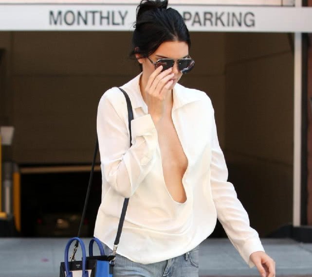 肯达尔詹娜大胆穿着,前胸透视装网友:快擦口水