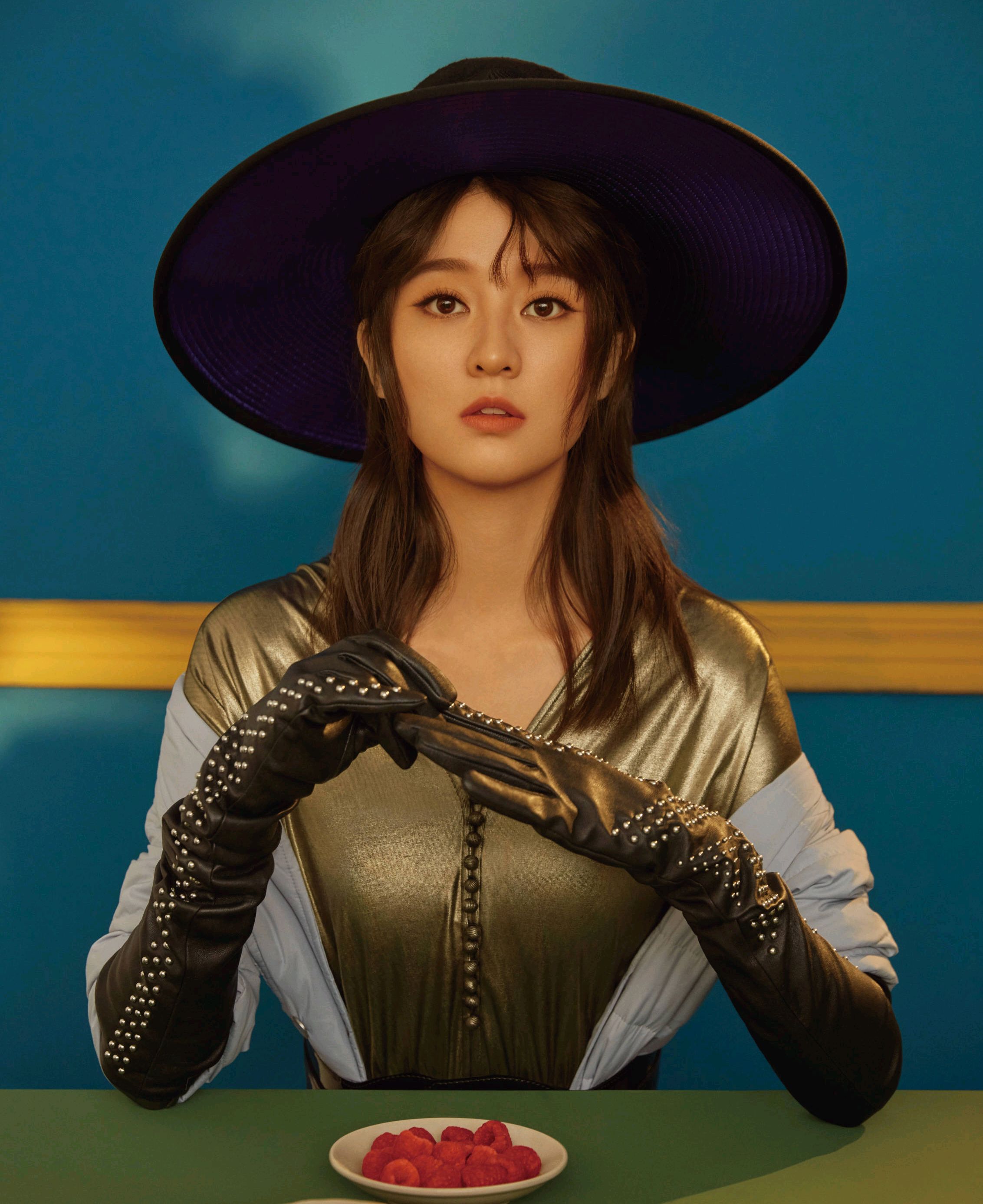 乔欣登上《vivi dec》封面,这是送给自己25岁最美好的生日礼物