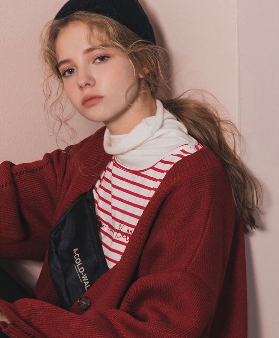 "神仙颜值"的俄罗斯模特,五官宛如精致洋娃娃,私服穿搭超美