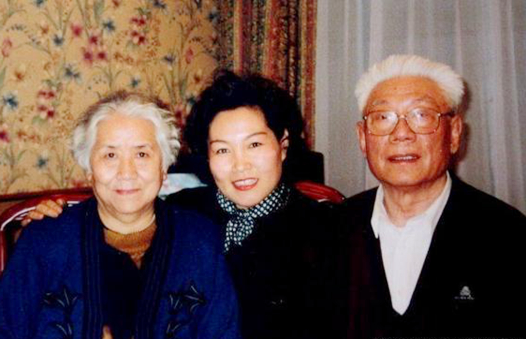 丈夫是著名演员郭振清,银幕夫妻成生活夫妻,可惜晚年都久病卧床